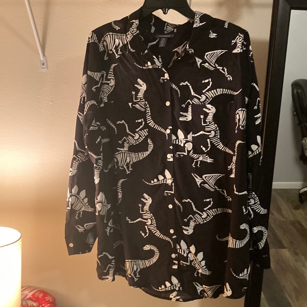 ModCloth 1X Plus NWOT black long sleeve dinosaur skeleton print button down